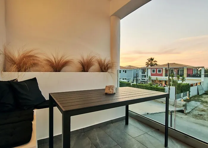 شقة Amaroo - 250m From The Beach, By Zantewize لاغاناس